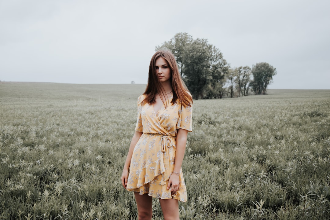 Photo mustard dress